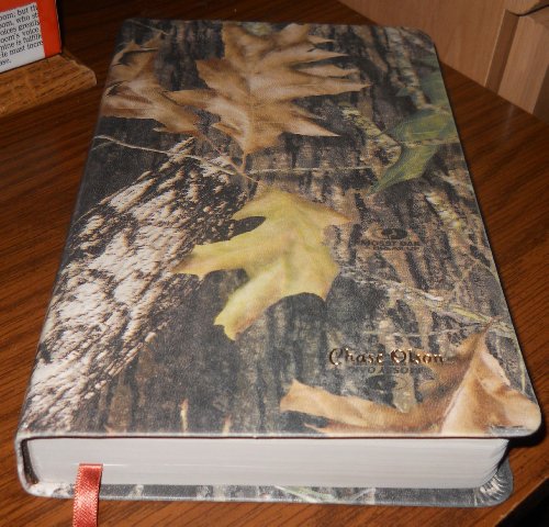 The Holy Bible: New King James Version, Camouflage, Leathersoft, Giant Print Edition (Signature Series)