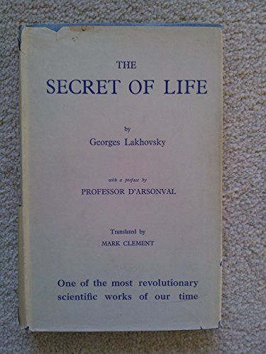 The Secret of Life : Cosmic Rays and Radiations of Living Beings