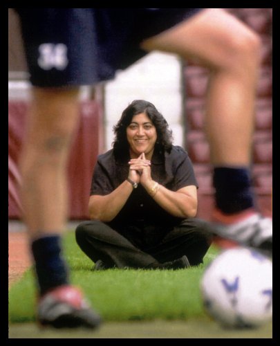 Gurinder Chadha 8x10 Photo 01 Bend It Like Beckham
