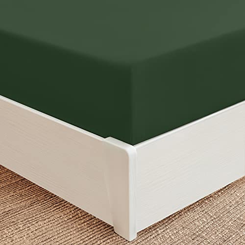Mellanni Twin Fitted Sheet - Iconic Collection Bedding Sheets with up to 16 inch Deep Pocket - Soft & Cooling - Fade & Stain Resistant - 1 PC (Twin, Emerald Green)