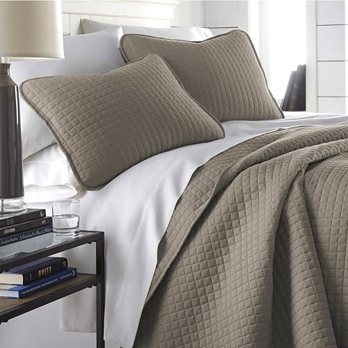 Southshore Fine Living, Inc. Quilts, Full/Queen Size Quilt Bedding Set, Easy Care Stain & Pet Hair Resistant Bedding, Coverlet Queen Size/Full Size Bedspread with 2 Pillow Shams, Dark Taupe