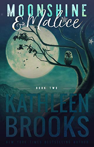 Moonshine & Malice: Moonshine Hollow #2 (English Edition)